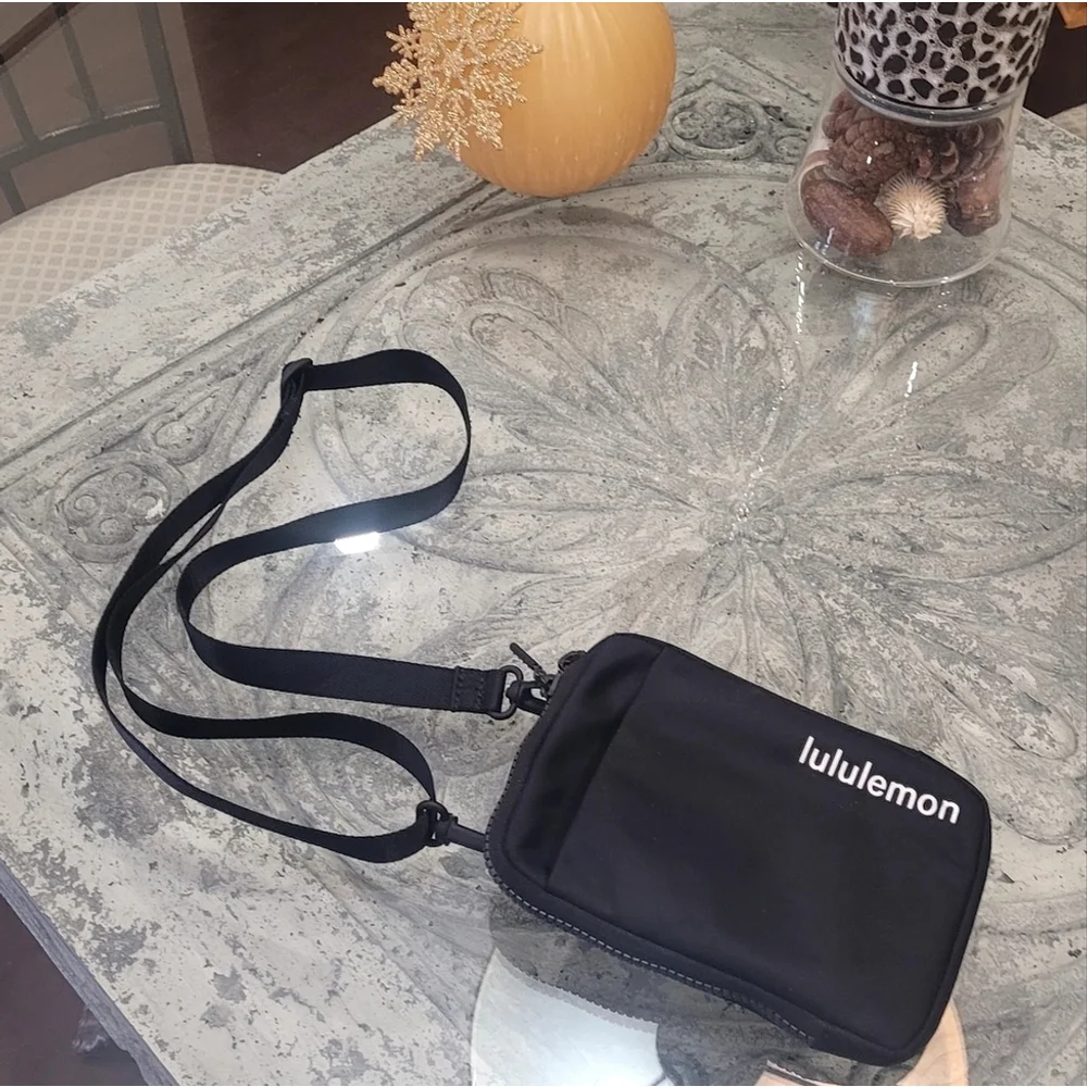 NWOT Lululemon Easy Access Crossbody Black waist hip bag travel errands shoulder